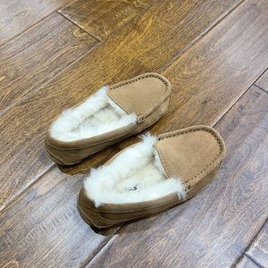 Ugg kid shoes! Size 11